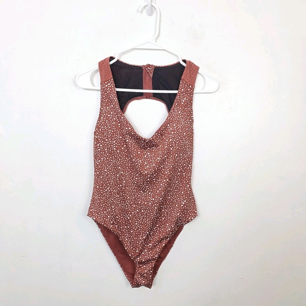 Nike Coral White Water Dots Open Back One Piece Sporty Bathing Swimsuit Size M